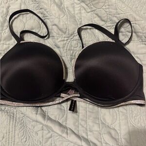 Victoria’s Secret very sexy Elegant Black Bra with Rhinestone Accents. 36 DD